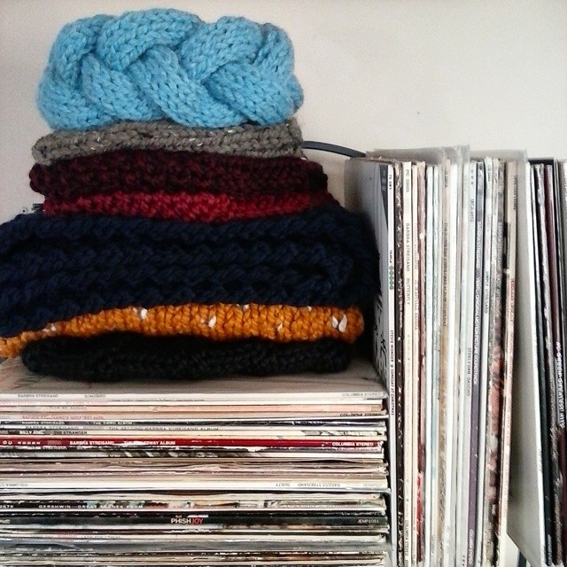 Today's handmade coziness is brought to you by vintage Carol King and 3 pour overs💽☕