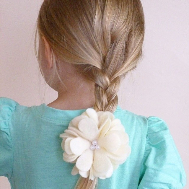 Spring forward with our handmade hair clips! Clickable link in profile 🌸